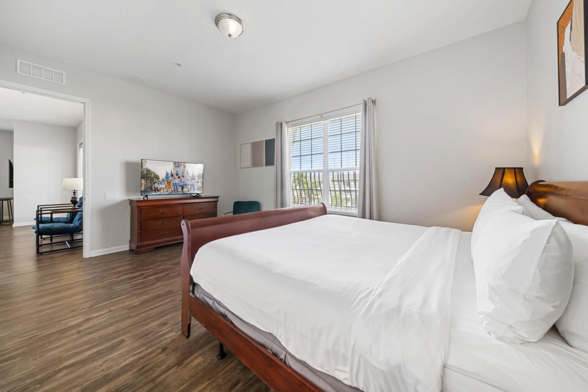 4816 Cayview Avenue 407 * Orlando